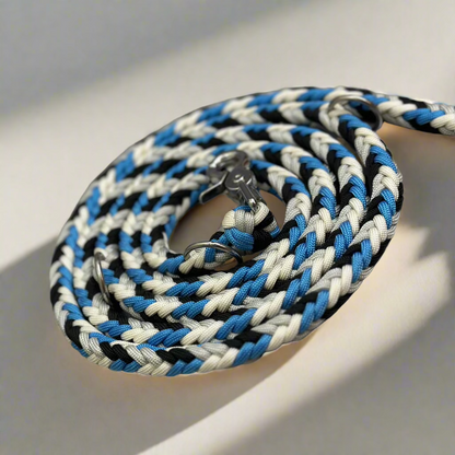 paracord povodec z dvojno varnostno zaponko za dodatno zascito med sprehodi